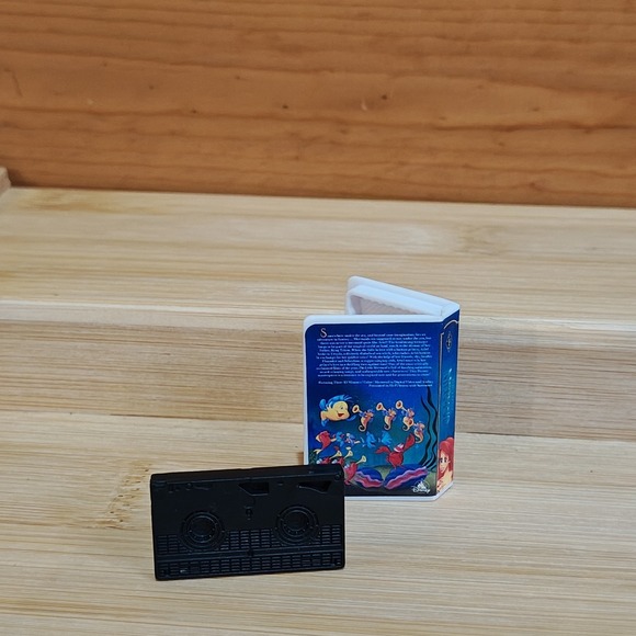 Little Mermaid VHS Case Zuru 5 Surprise Disney Mini Brand Disney SERIES 3 Micro - Picture 4 of 7